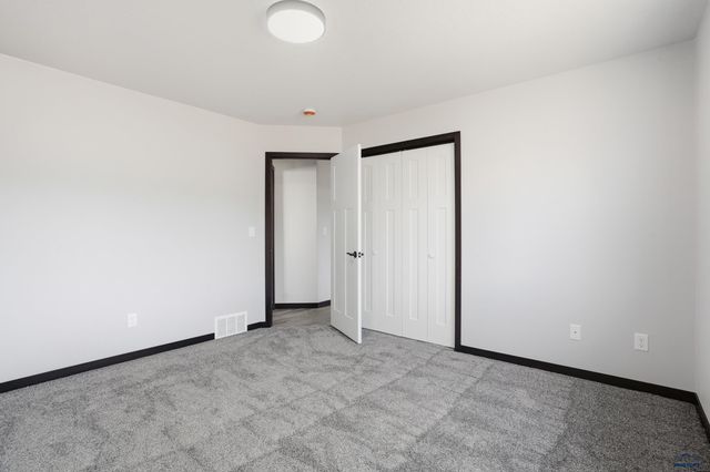 10127 REMINGTON ST, Summerset, SD 57718