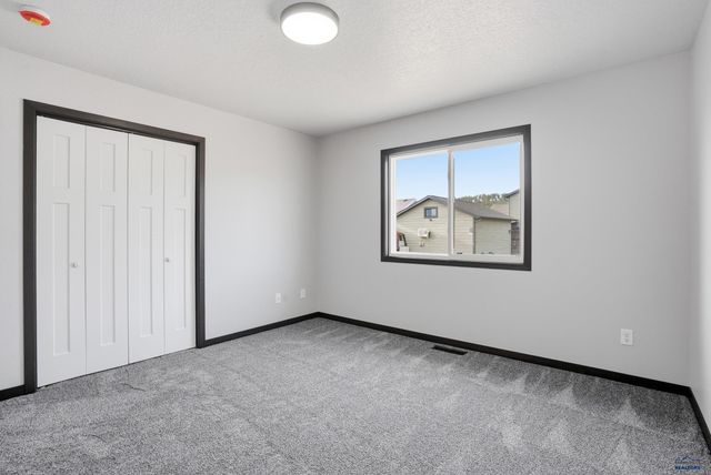 10127 REMINGTON ST, Summerset, SD 57718