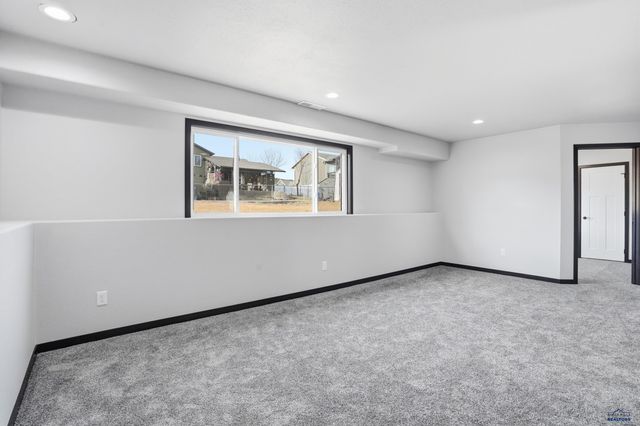 10127 REMINGTON ST, Summerset, SD 57718