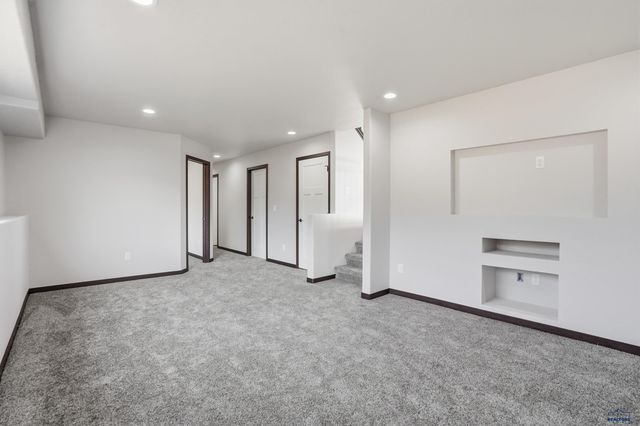 10127 REMINGTON ST, Summerset, SD 57718