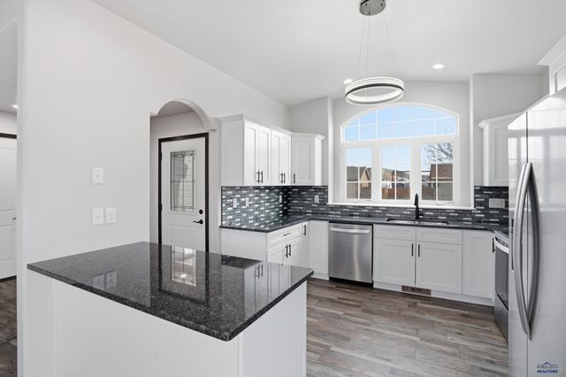 10127 REMINGTON ST, Summerset, SD 57718