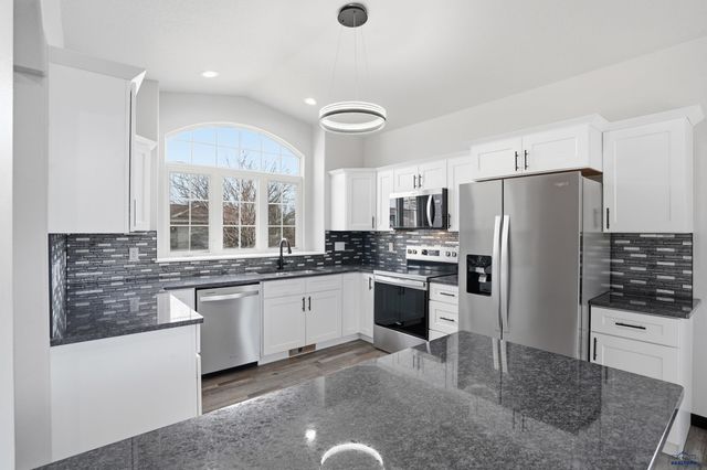 10127 REMINGTON ST, Summerset, SD 57718