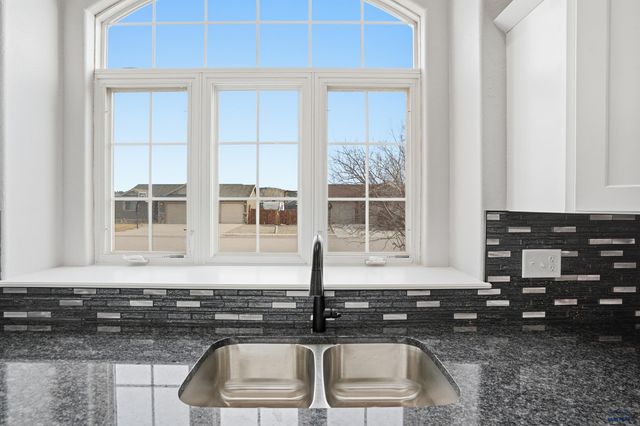 10127 REMINGTON ST, Summerset, SD 57718