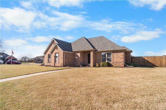 305 W Camelot Drive, Rogers, AR 72756