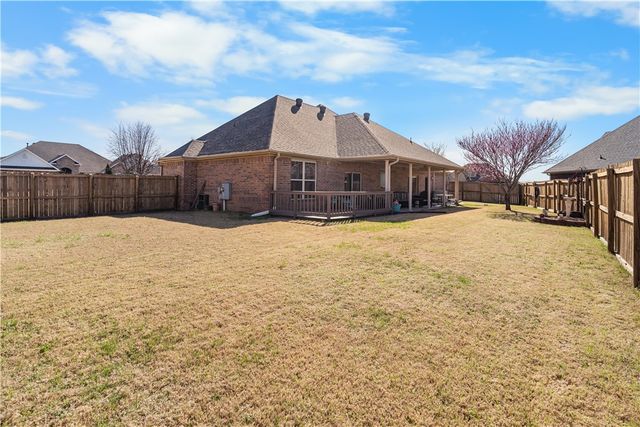 305 W Camelot Drive, Rogers, AR 72756