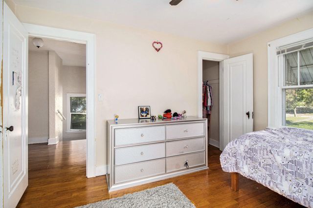 432 N Riverview Drive, Parchment City, MI 49004