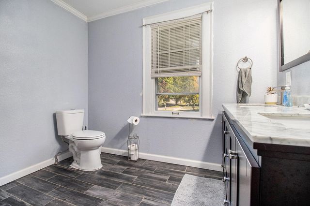 432 N Riverview Drive, Parchment City, MI 49004