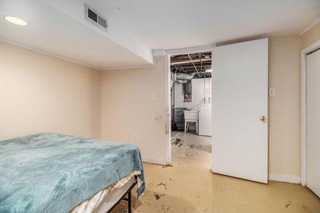 432 N Riverview Drive, Parchment City, MI 49004