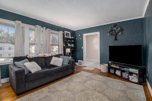 432 N Riverview Drive, Parchment City, MI 49004