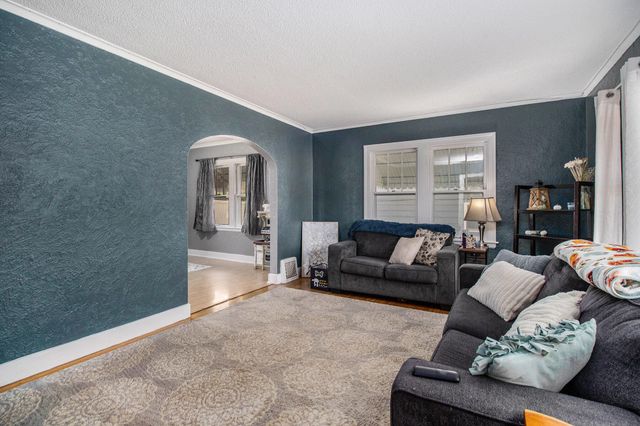 432 N Riverview Drive, Parchment City, MI 49004