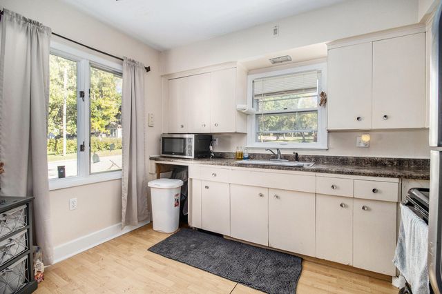 432 N Riverview Drive, Parchment City, MI 49004