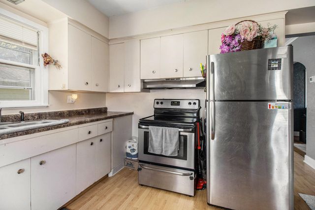 432 N Riverview Drive, Parchment City, MI 49004