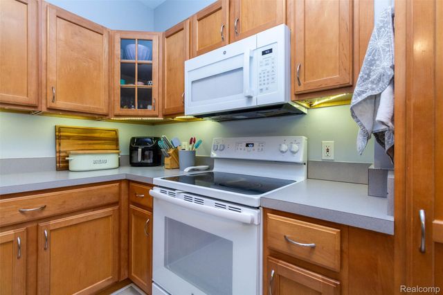 50413 Monroe Street, Canton Charter Township, MI 48188