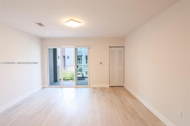 2555 NE 193rd St 2206, Miami, FL 33180