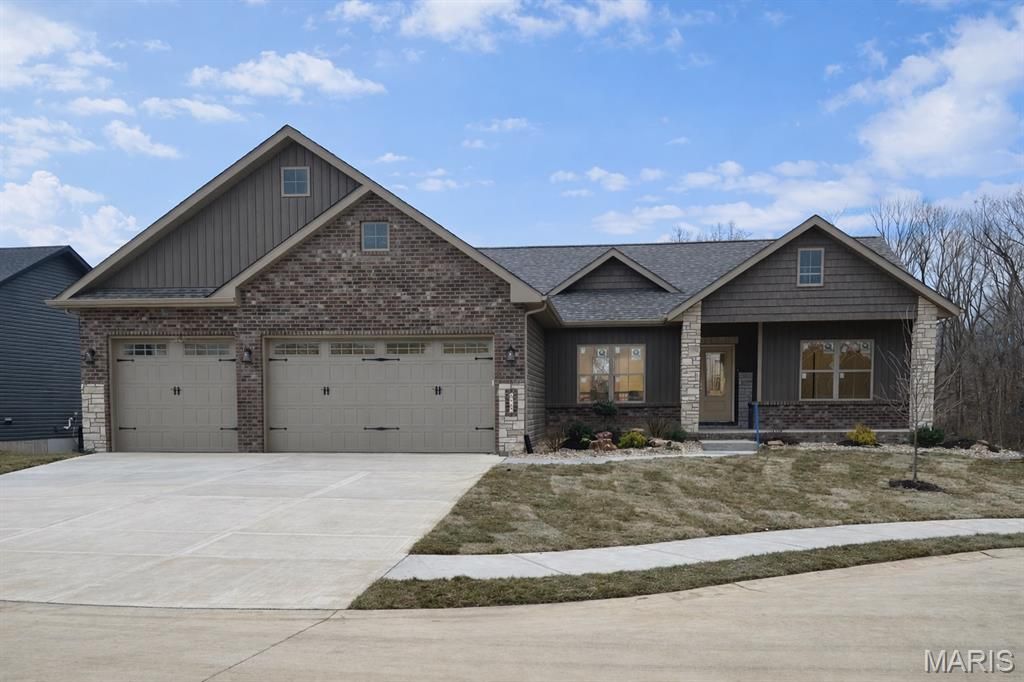 625 Glendale Drive, Troy, IL 62294