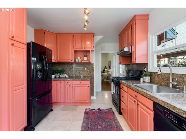 2833 Ne 33RD Ave, Portland, OR 97212