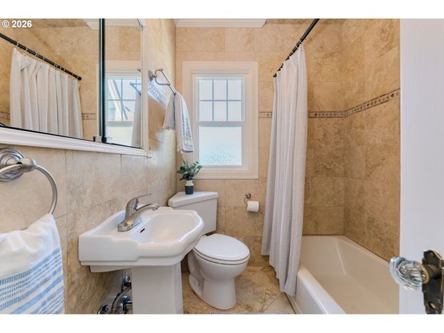 2833 Ne 33RD Ave, Portland, OR 97212