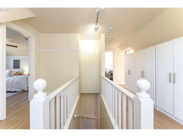 2833 Ne 33RD Ave, Portland, OR 97212