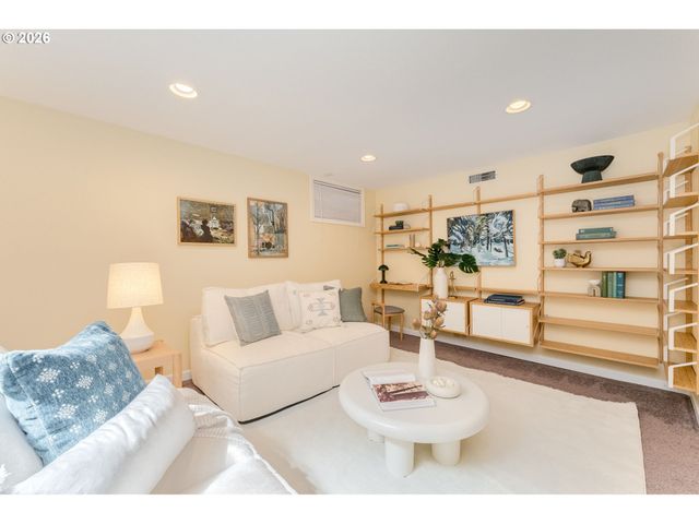 2833 Ne 33RD Ave, Portland, OR 97212