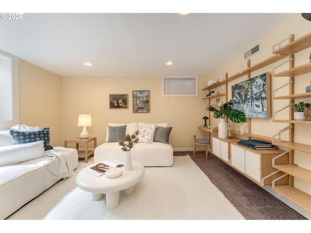 2833 Ne 33RD Ave, Portland, OR 97212