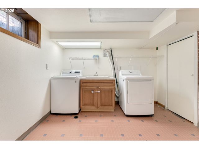 2833 Ne 33RD Ave, Portland, OR 97212