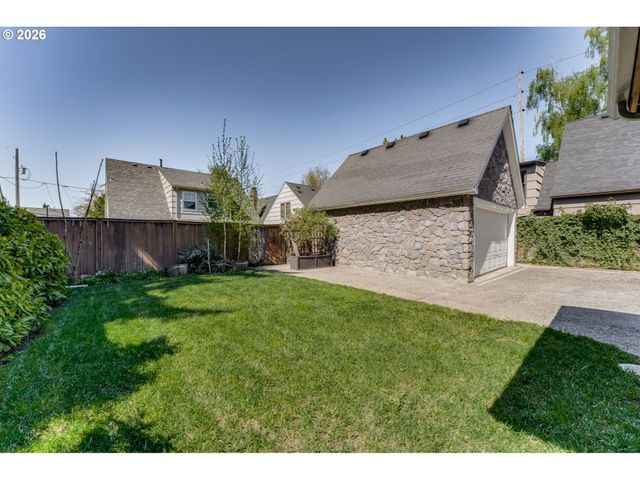 2833 Ne 33RD Ave, Portland, OR 97212