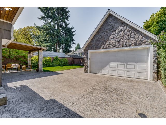 2833 Ne 33RD Ave, Portland, OR 97212