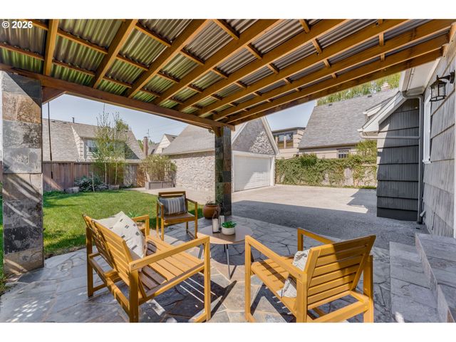 2833 Ne 33RD Ave, Portland, OR 97212