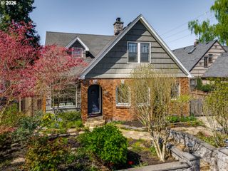 2833 Ne 33RD Ave, Portland, OR 97212