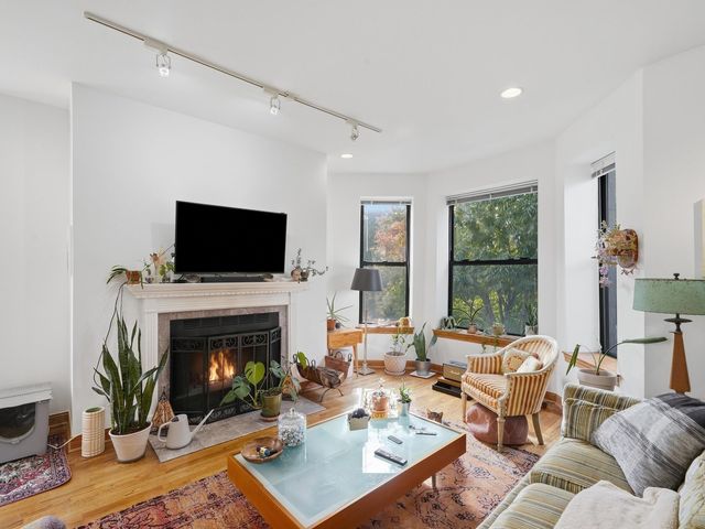 3244 W Potomac Avenue, Chicago, IL 60651