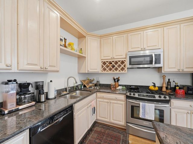3244 W Potomac Avenue, Chicago, IL 60651