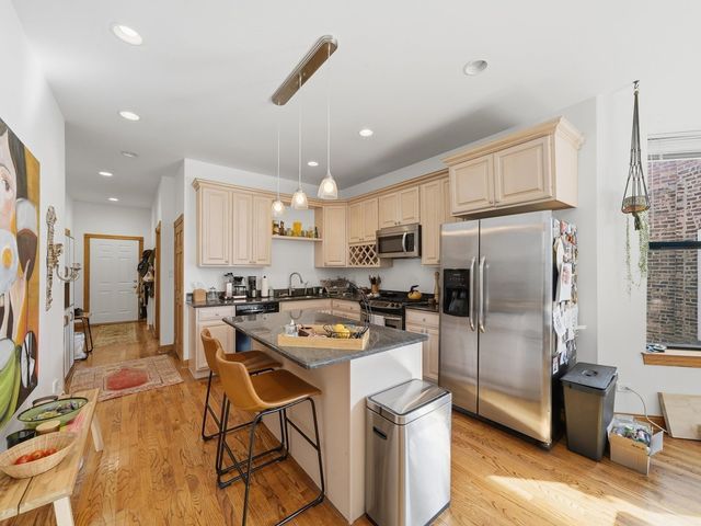 3244 W Potomac Avenue, Chicago, IL 60651