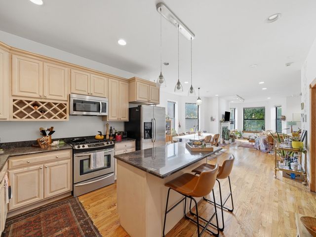 3244 W Potomac Avenue, Chicago, IL 60651