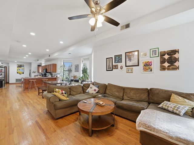 3244 W Potomac Avenue, Chicago, IL 60651