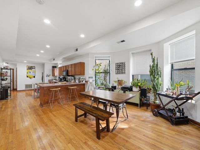 3244 W Potomac Avenue, Chicago, IL 60651