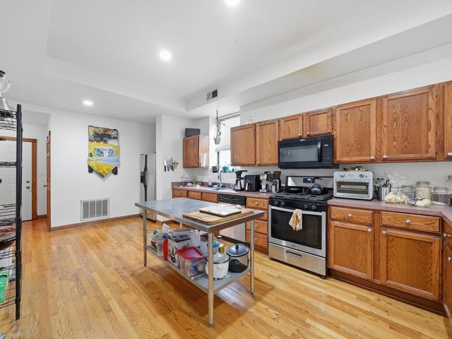 3244 W Potomac Avenue, Chicago, IL 60651