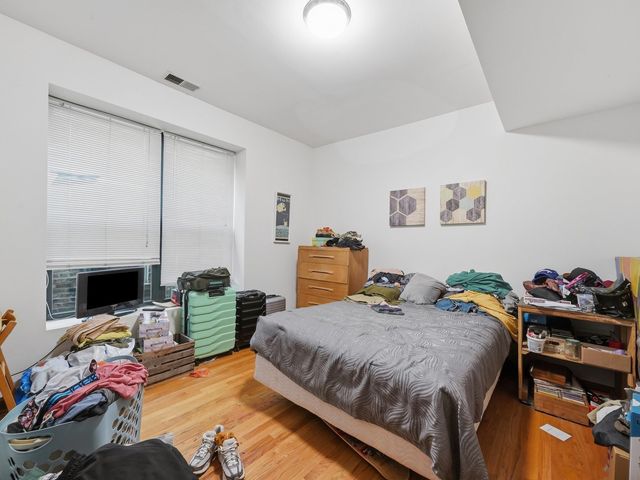 3244 W Potomac Avenue, Chicago, IL 60651