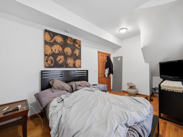 3244 W Potomac Avenue, Chicago, IL 60651