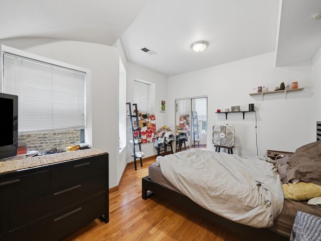 3244 W Potomac Avenue, Chicago, IL 60651
