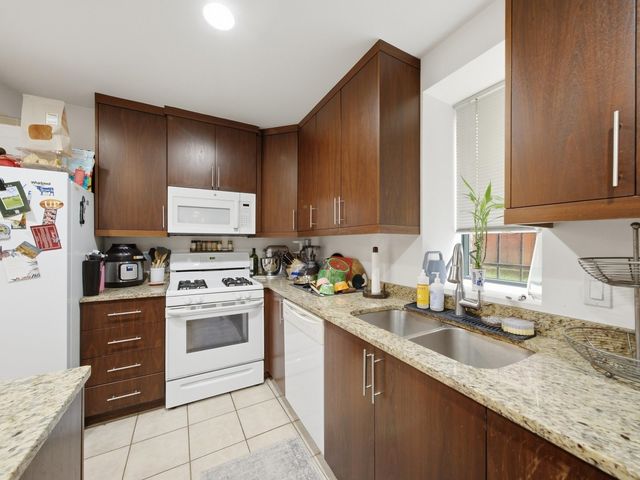 3244 W Potomac Avenue, Chicago, IL 60651