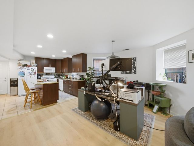3244 W Potomac Avenue, Chicago, IL 60651