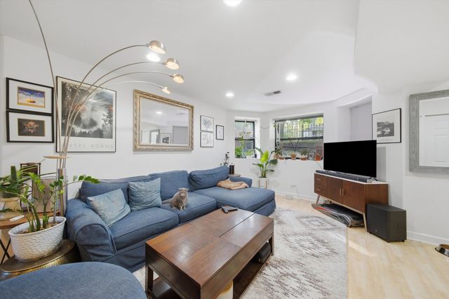 3244 W Potomac Avenue, Chicago, IL 60651
