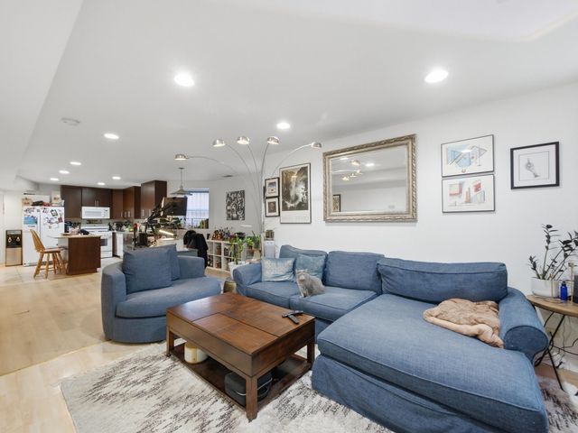 3244 W Potomac Avenue, Chicago, IL 60651