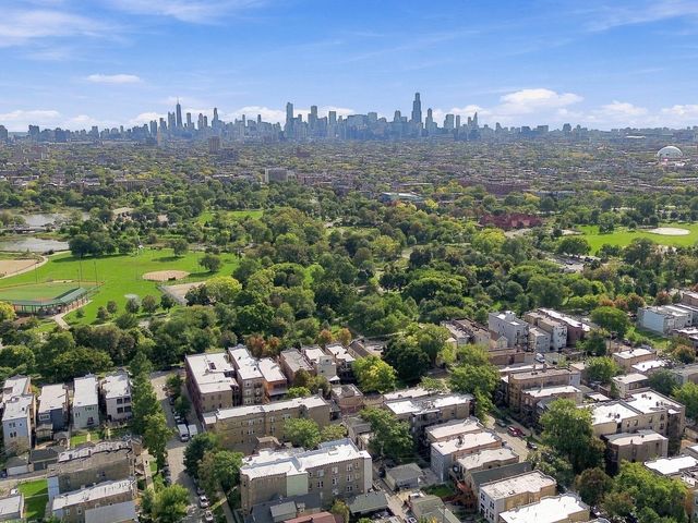 3244 W Potomac Avenue, Chicago, IL 60651