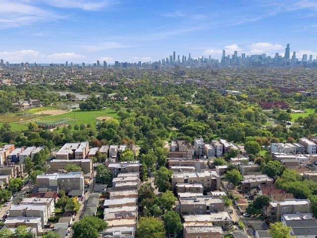 3244 W Potomac Avenue, Chicago, IL 60651