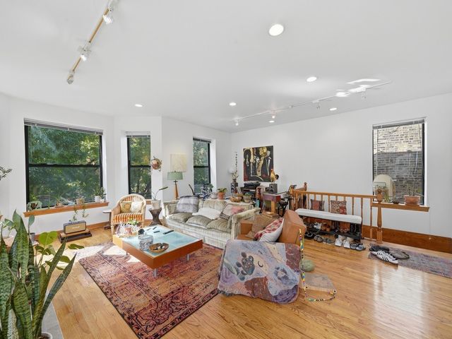 3244 W Potomac Avenue, Chicago, IL 60651