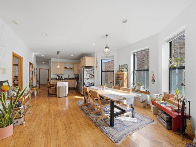 3244 W Potomac Avenue, Chicago, IL 60651