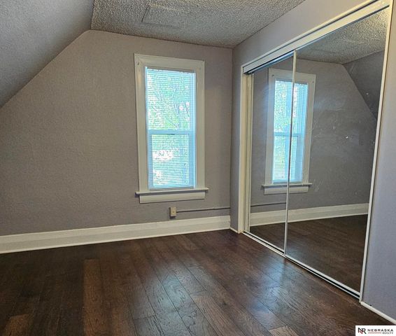 4515 S 17th Street, Omaha, NE 68107
