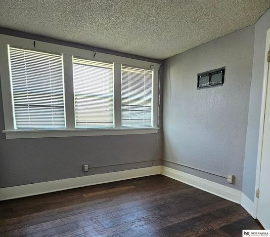4515 S 17th Street, Omaha, NE 68107