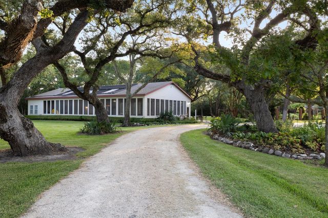 4102 Fm 1862, Blessing, TX 77419